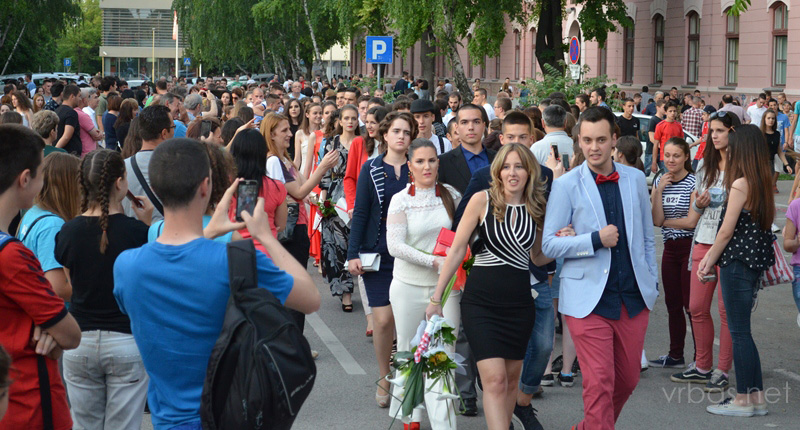 Maturanti Gimnazije obeležili kraj školovanja - Vrbas 2016